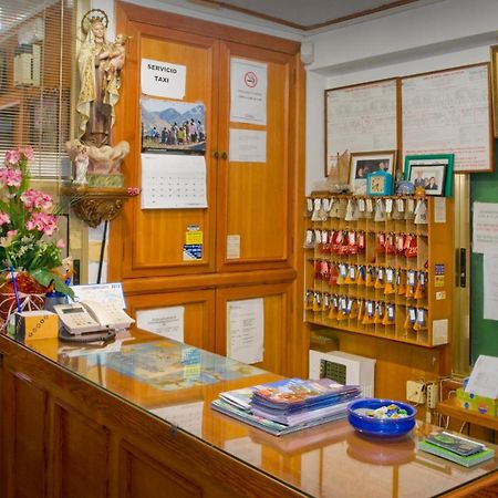 Pension Venecia Салоу Экстерьер фото