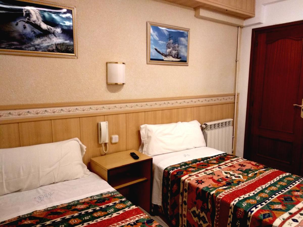 Pension Venecia Салоу Экстерьер фото