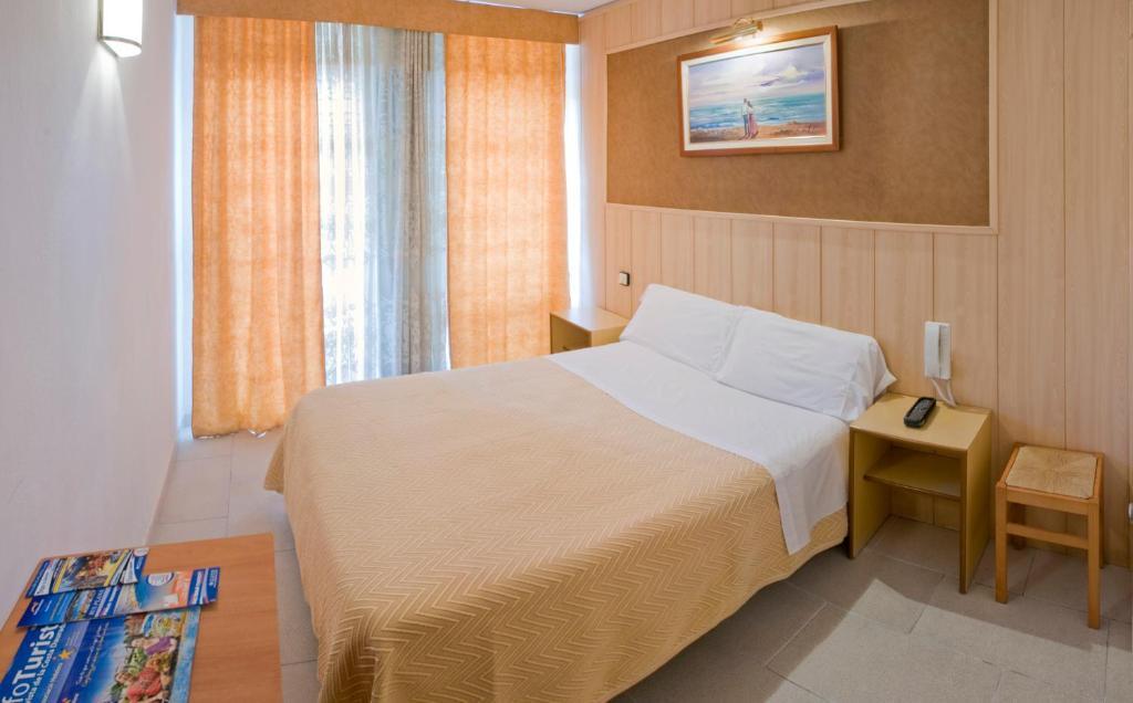 Pension Venecia Салоу Экстерьер фото