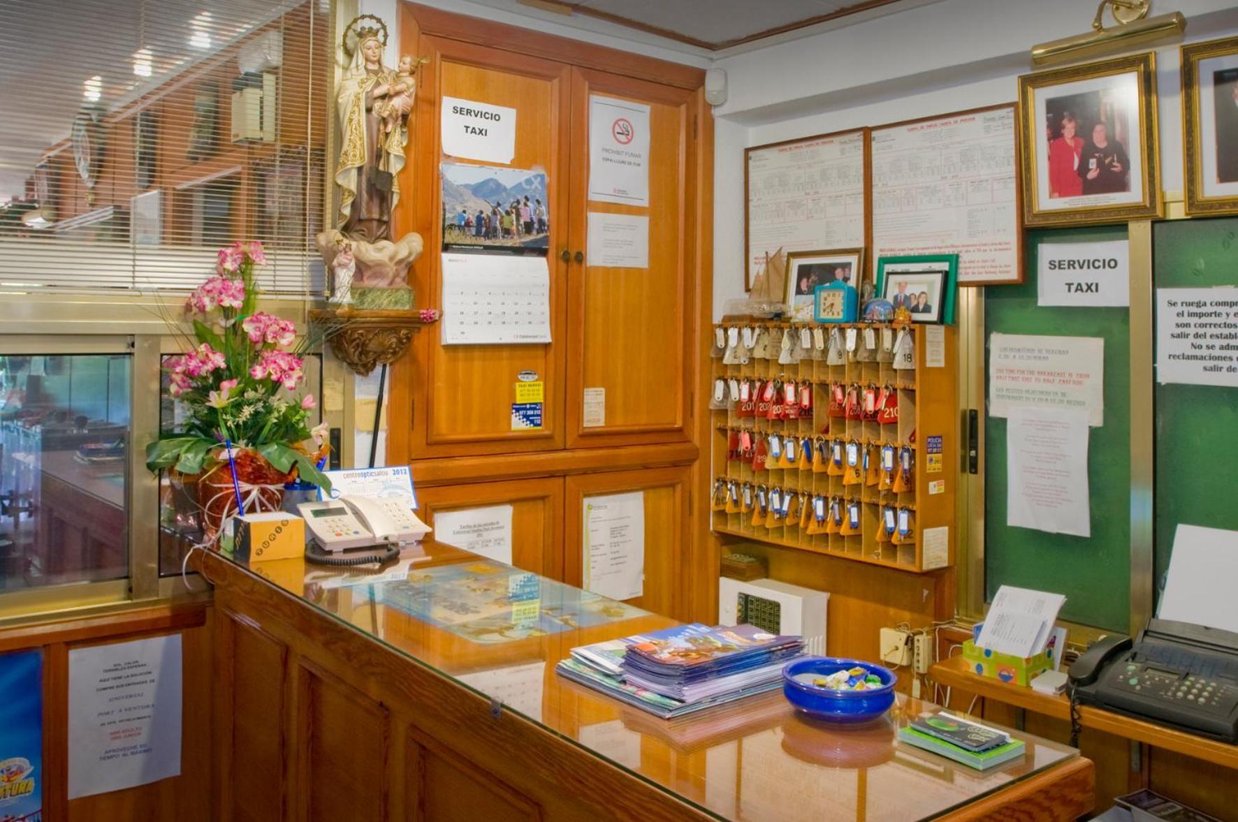 Pension Venecia Салоу Экстерьер фото