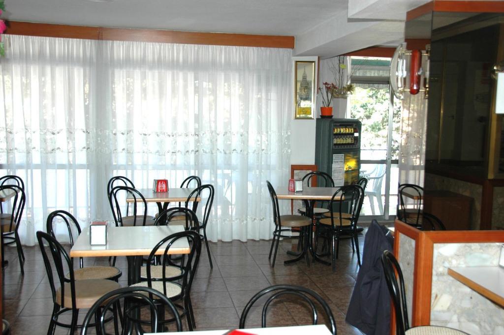 Pension Venecia Салоу Экстерьер фото