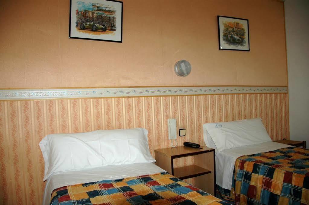 Pension Venecia Салоу Экстерьер фото