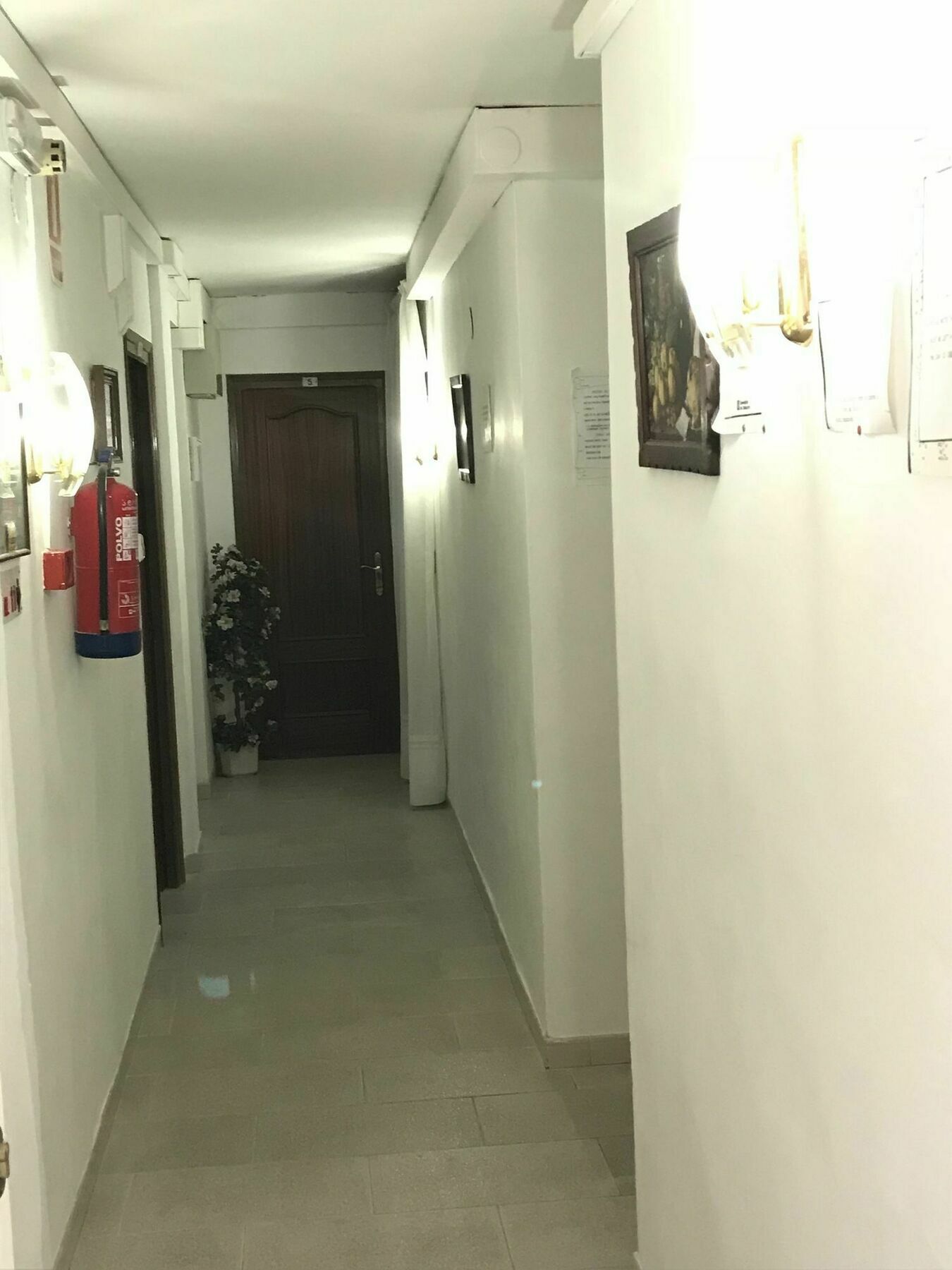 Pension Venecia Салоу Экстерьер фото