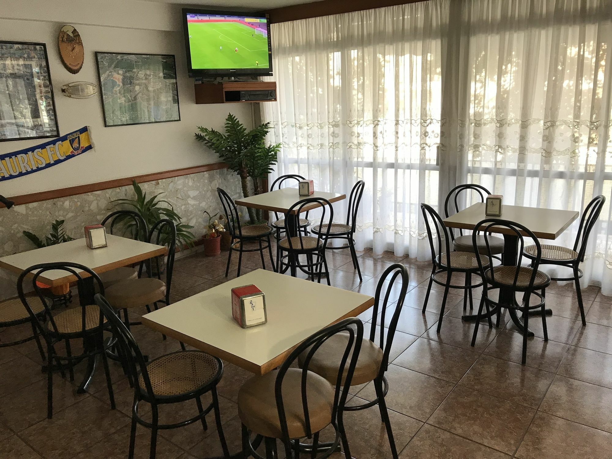 Pension Venecia Салоу Экстерьер фото