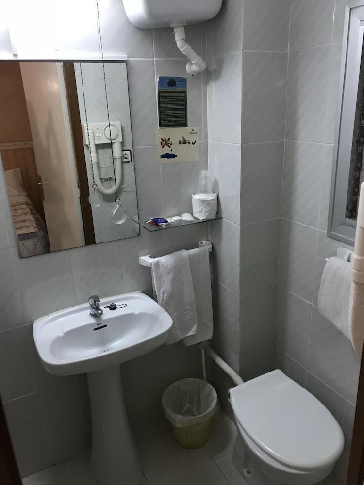 Pension Venecia Салоу Экстерьер фото